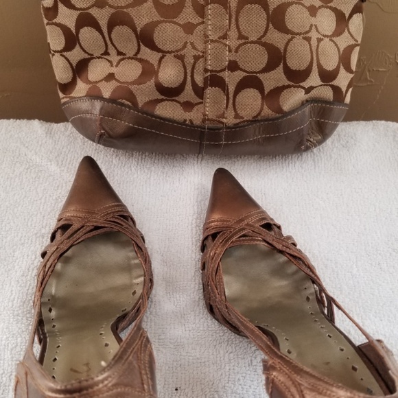 BCBG Bronze 7.5 High Heel and Handbag - Picture 3 of 4